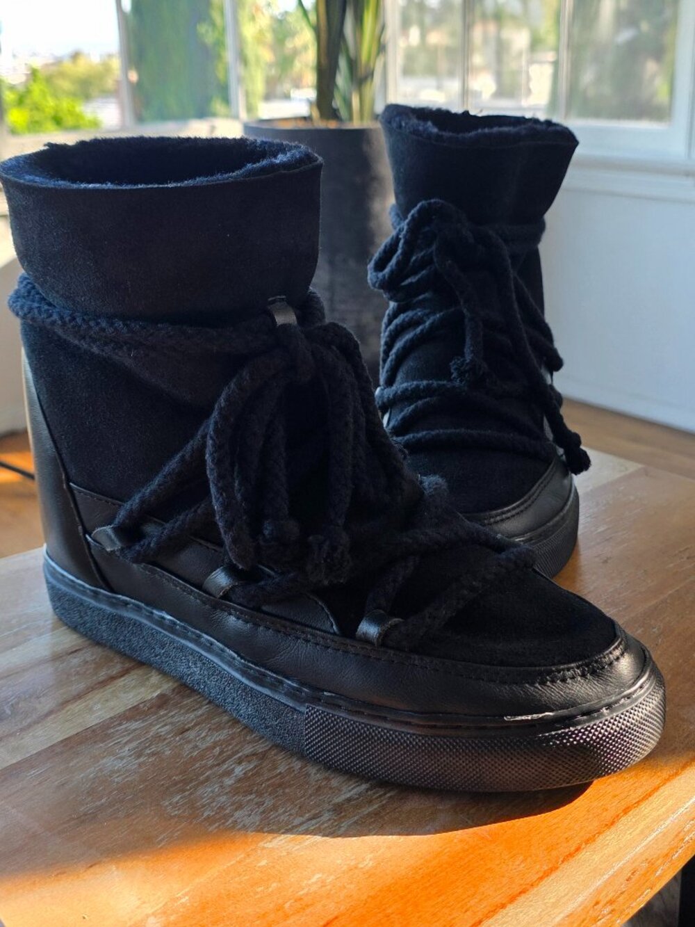 Inuikii Classic Wedge Snow Boots Size 40 Black Suede and Leather